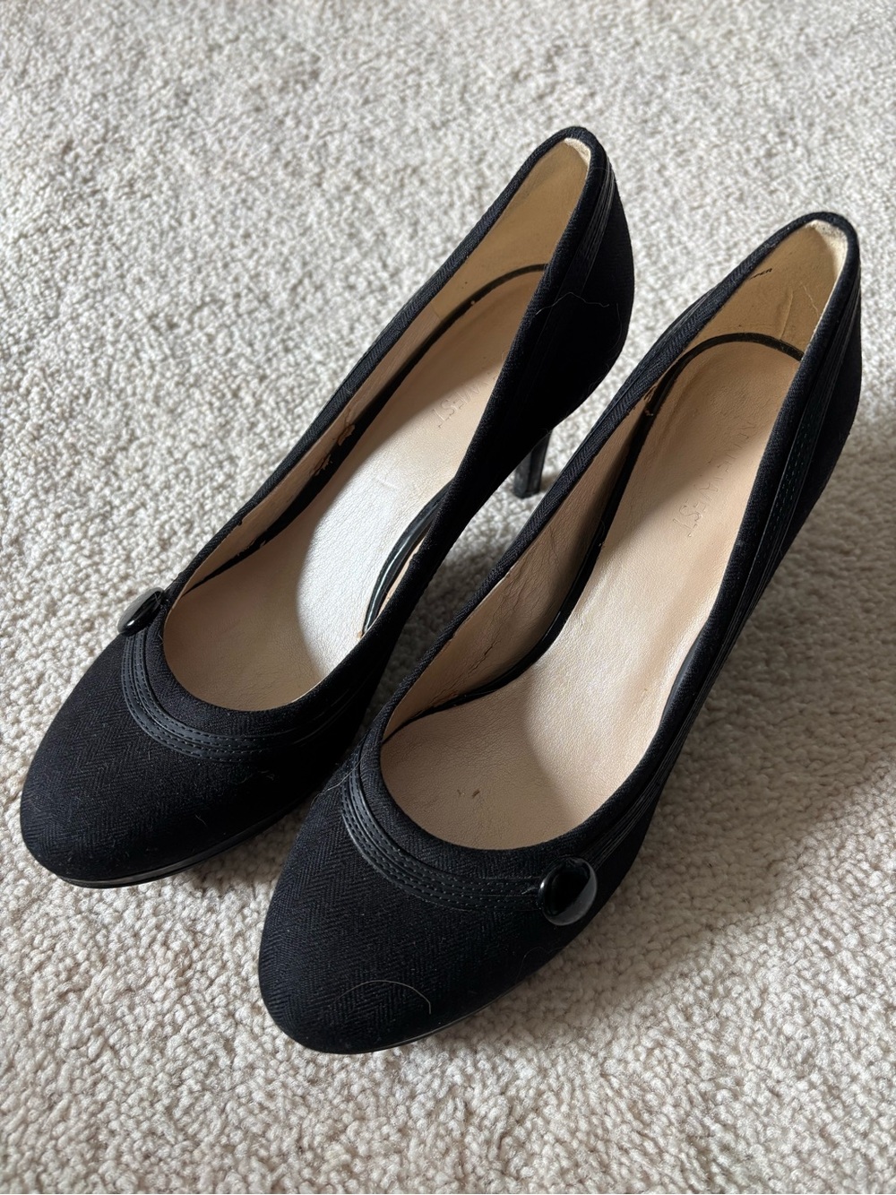 Nine West Black Rounded-Toe Mid Heel Pumps